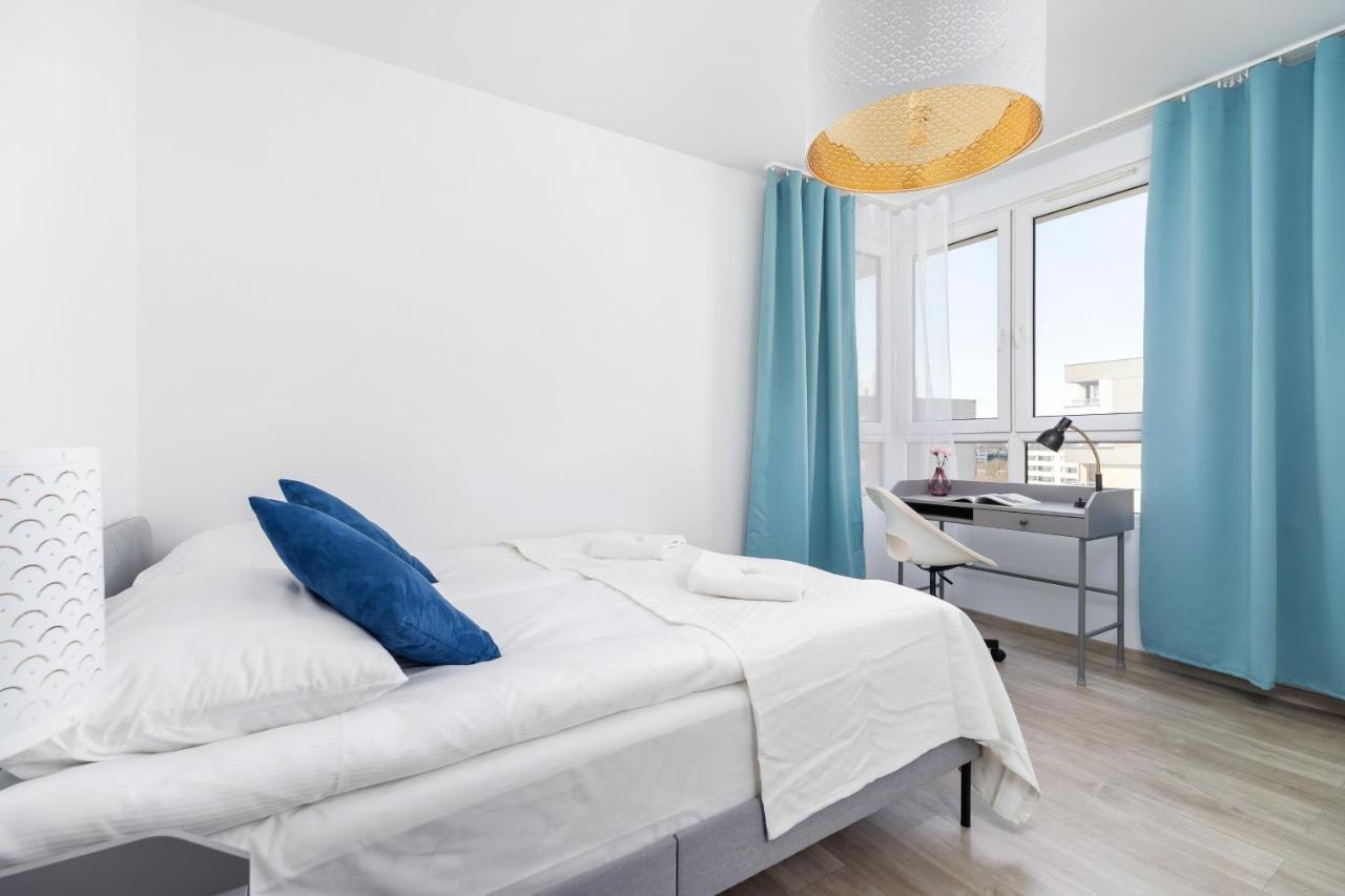 Avia Apartment Three Bedroom Two Balcony Ac & Parking By Noclegi Renters Krakow Dış mekan fotoğraf