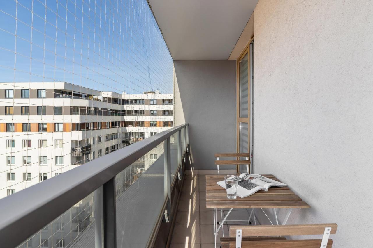 Avia Apartment Three Bedroom Two Balcony Ac & Parking By Noclegi Renters Krakow Dış mekan fotoğraf