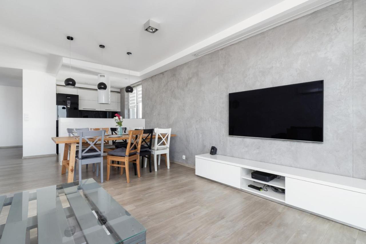 Avia Apartment Three Bedroom Two Balcony Ac & Parking By Noclegi Renters Krakow Dış mekan fotoğraf