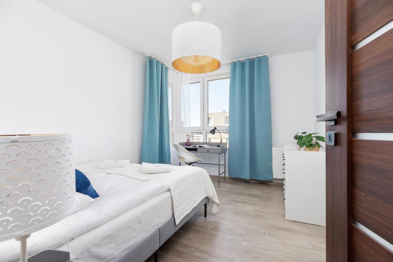 Avia Apartment Three Bedroom Two Balcony Ac & Parking By Noclegi Renters Krakow Dış mekan fotoğraf