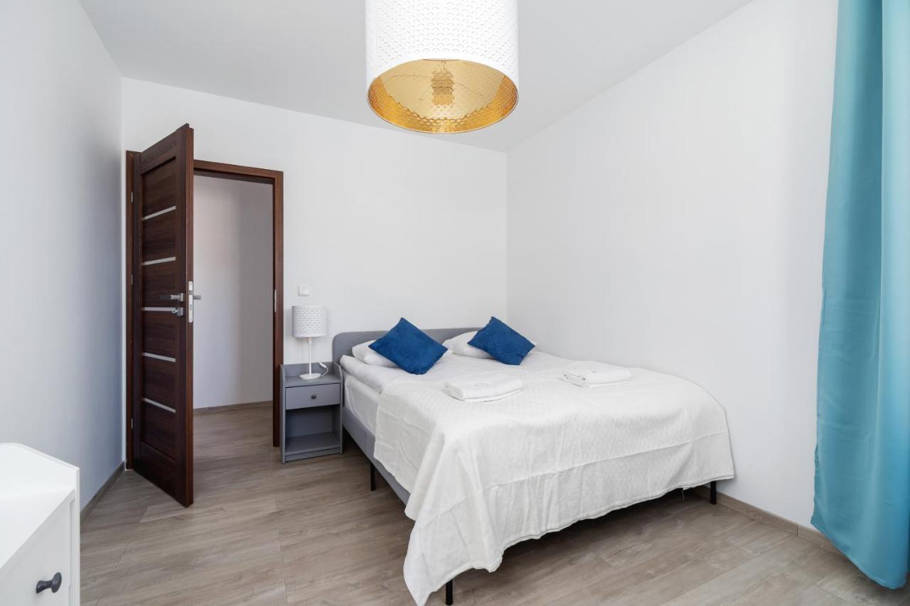 Avia Apartment Three Bedroom Two Balcony Ac & Parking By Noclegi Renters Krakow Dış mekan fotoğraf