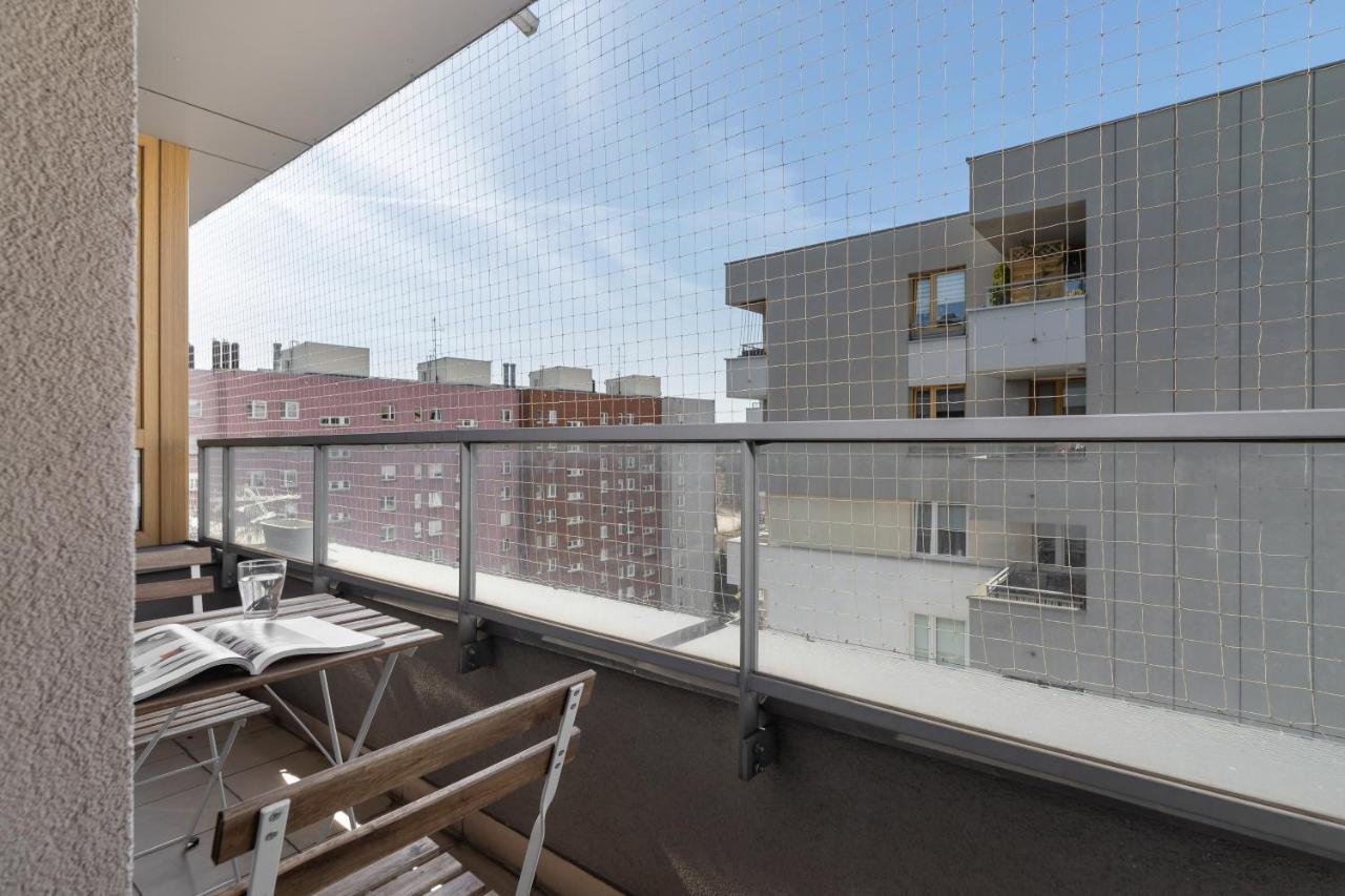 Avia Apartment Three Bedroom Two Balcony Ac & Parking By Noclegi Renters Krakow Dış mekan fotoğraf