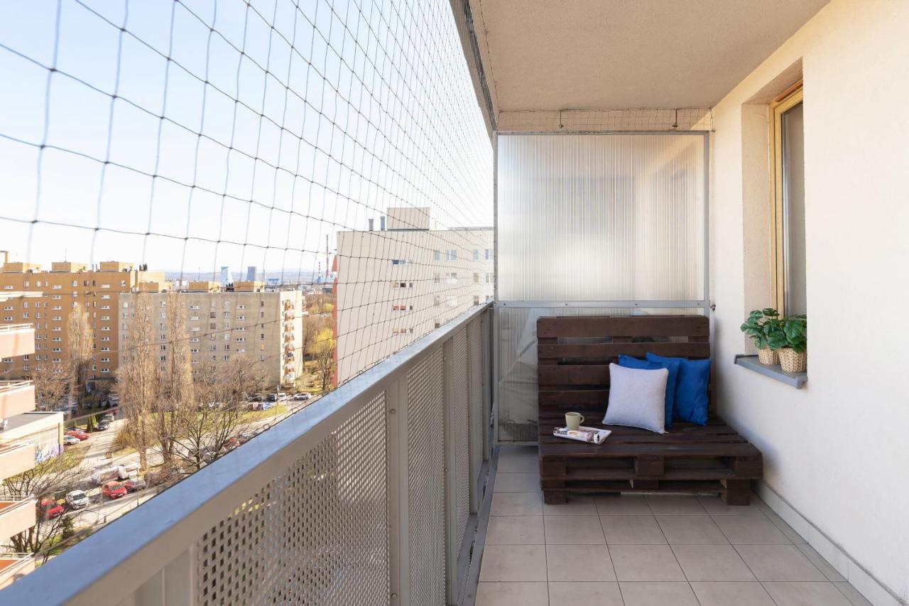 Avia Apartment Three Bedroom Two Balcony Ac & Parking By Noclegi Renters Krakow Dış mekan fotoğraf