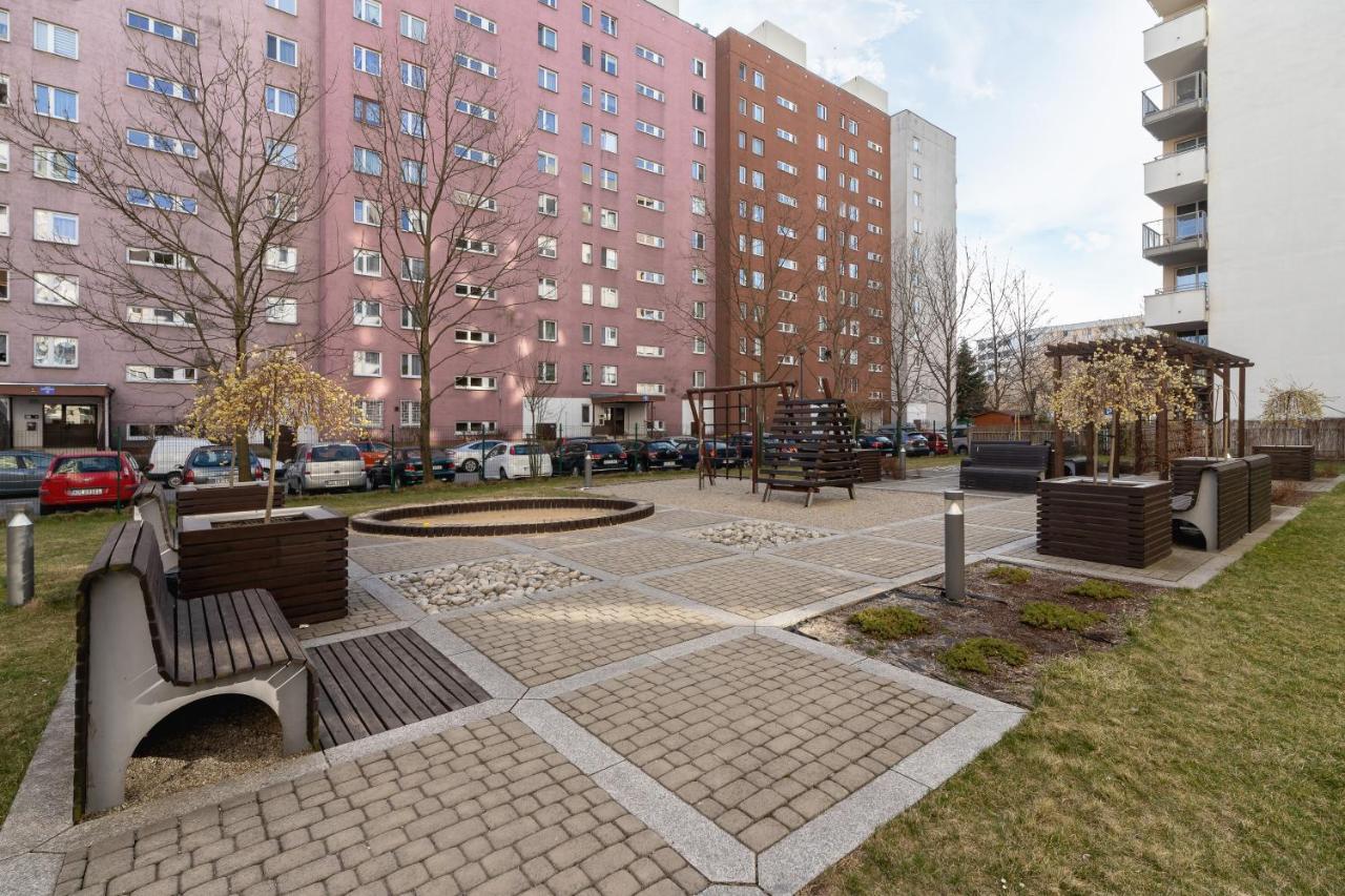 Avia Apartment Three Bedroom Two Balcony Ac & Parking By Noclegi Renters Krakow Dış mekan fotoğraf